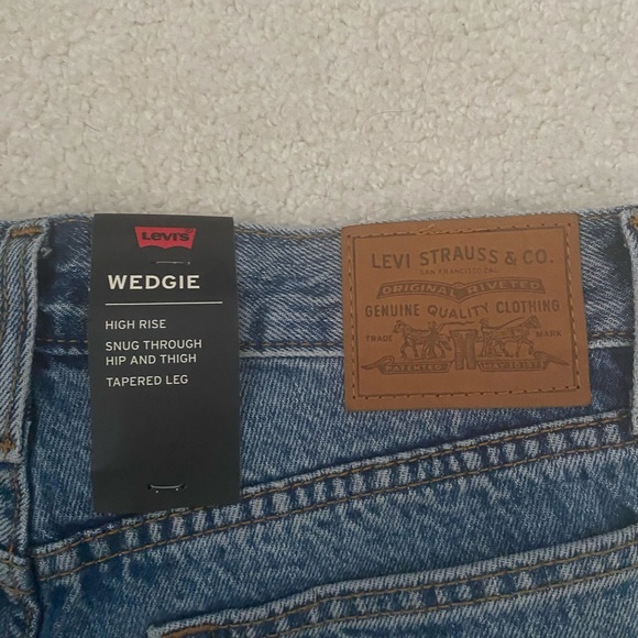 Levi Wedgie Mom Jean High Rise - Picture 4 of 9